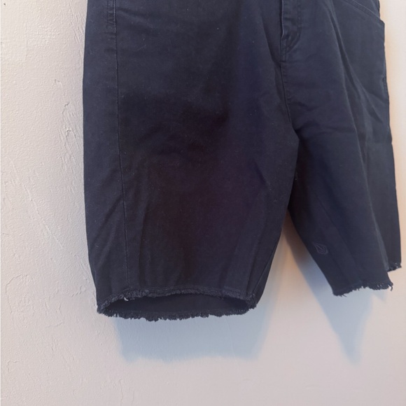 Volcom Distressed Hem Men's Black Casual Shorts - Picture 3 of 4